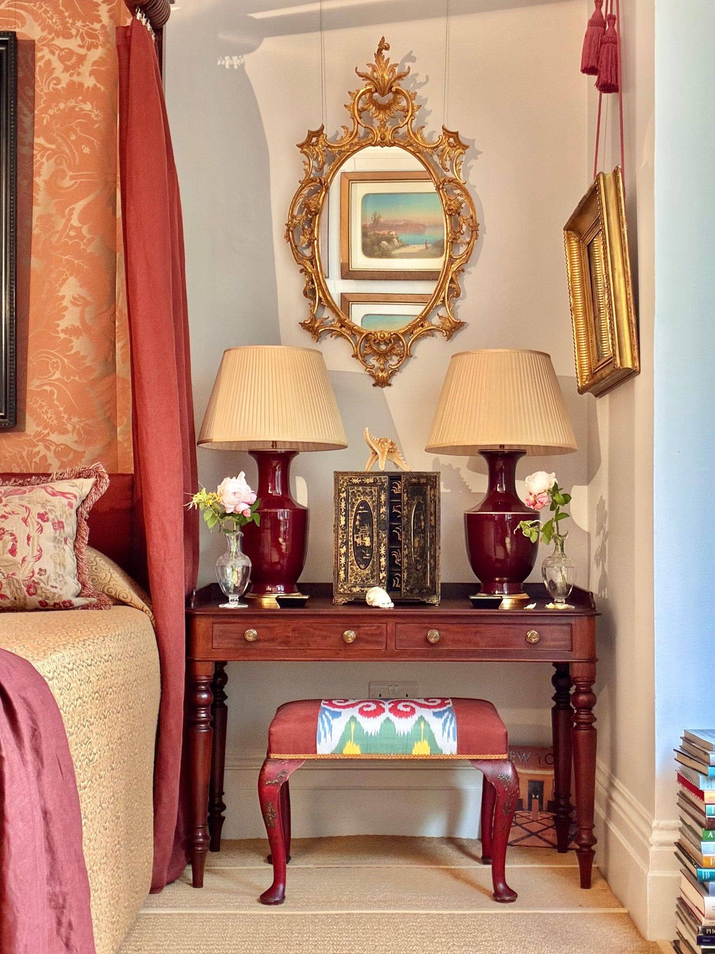 Early 20th Century Queen Anne Style Scarlet Japanned Stool