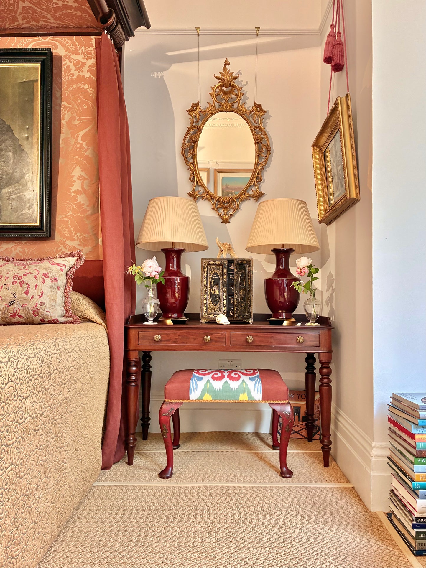 Early 20th Century Queen Anne Style Scarlet Japanned Stool
