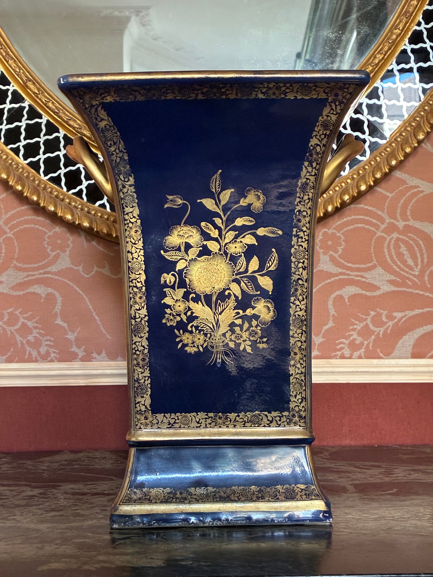 Exceptional 18th Century Qing Dynasty Porcelain Planter