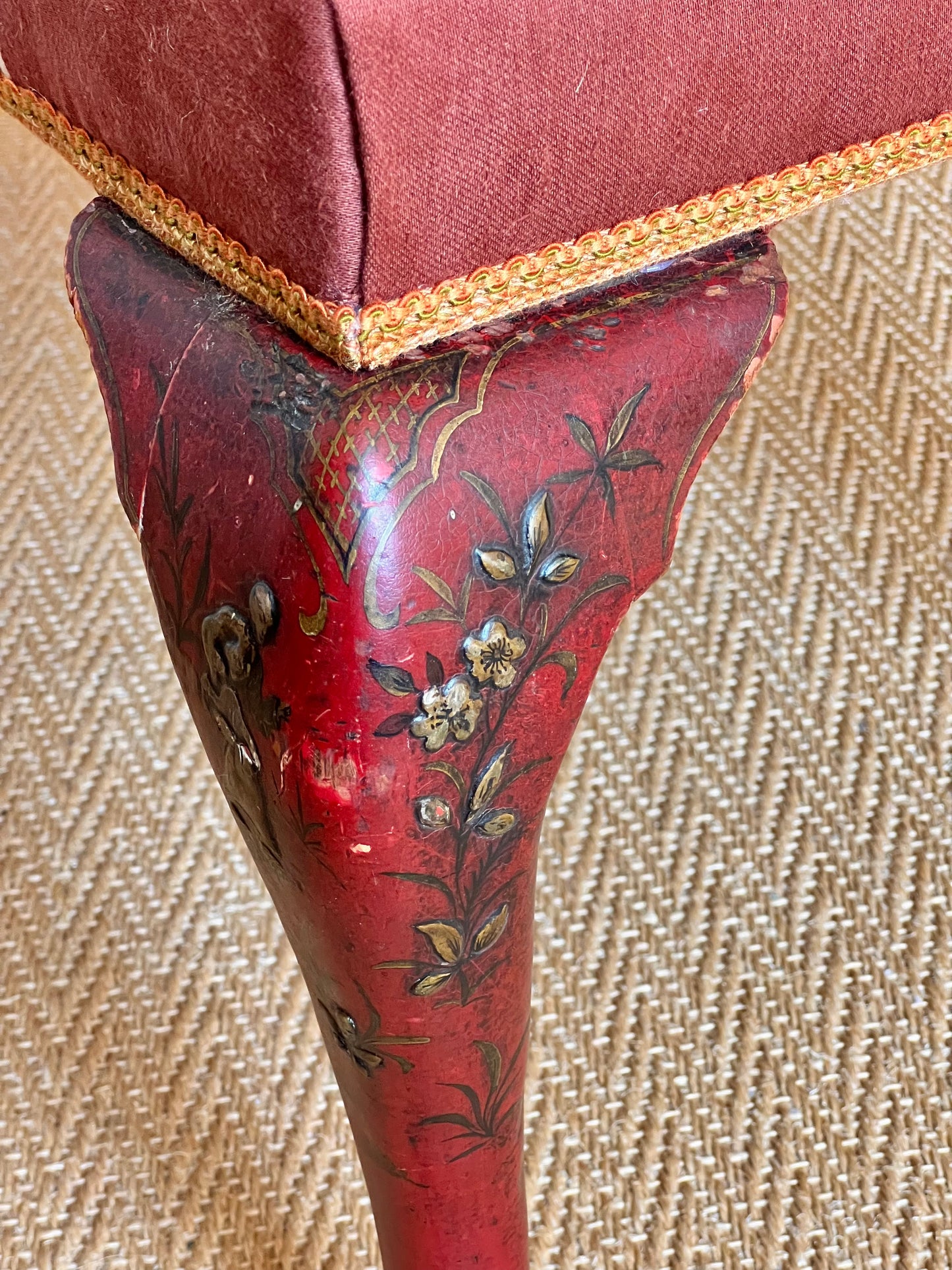 Early 20th Century Queen Anne Style Scarlet Japanned Stool