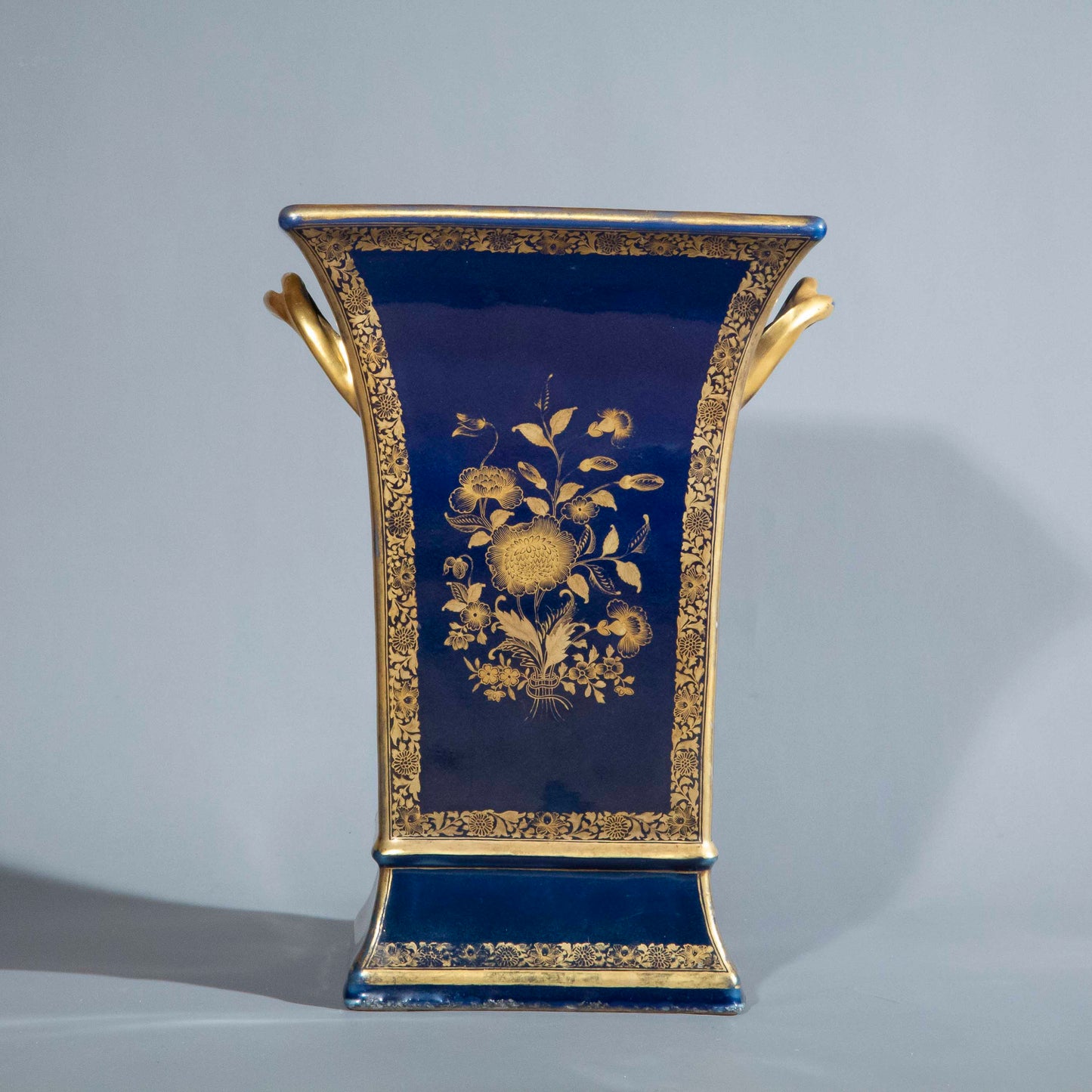 Exceptional 18th Century Qing Dynasty Porcelain Planter