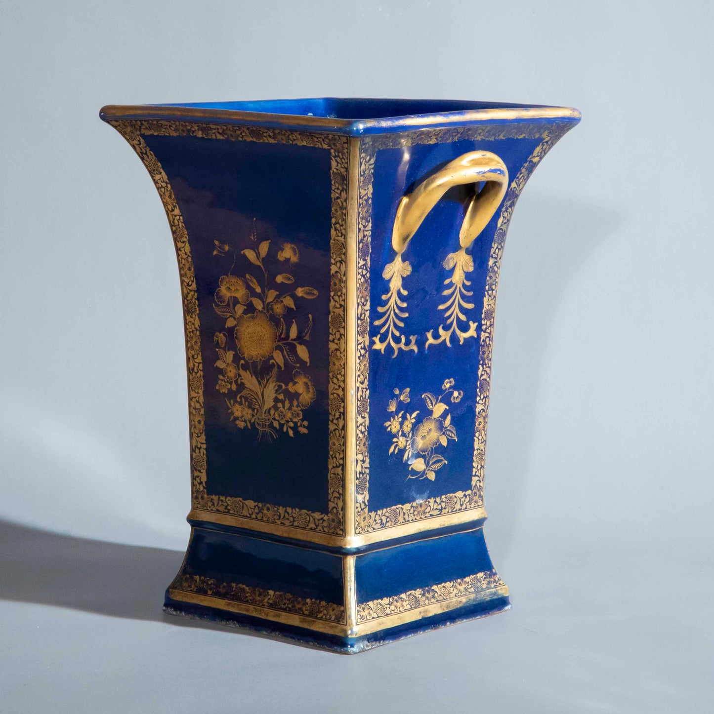 Exceptional 18th Century Qing Dynasty Porcelain Planter