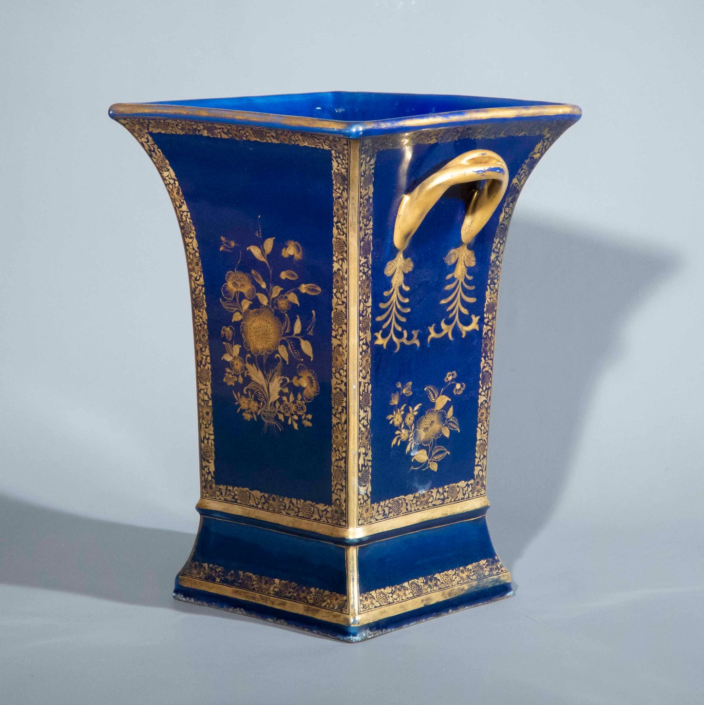 Exceptional 18th Century Qing Dynasty Porcelain Planter