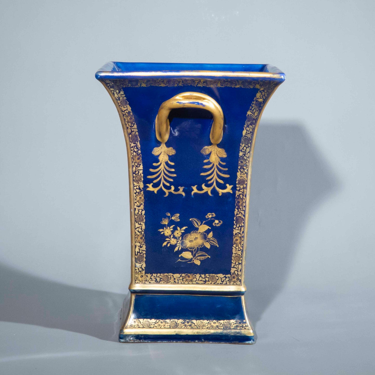 Exceptional 18th Century Qing Dynasty Porcelain Planter