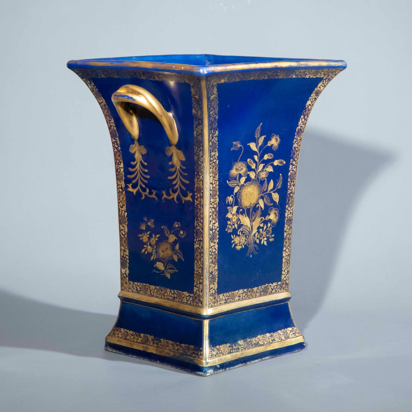 Exceptional 18th Century Qing Dynasty Porcelain Planter