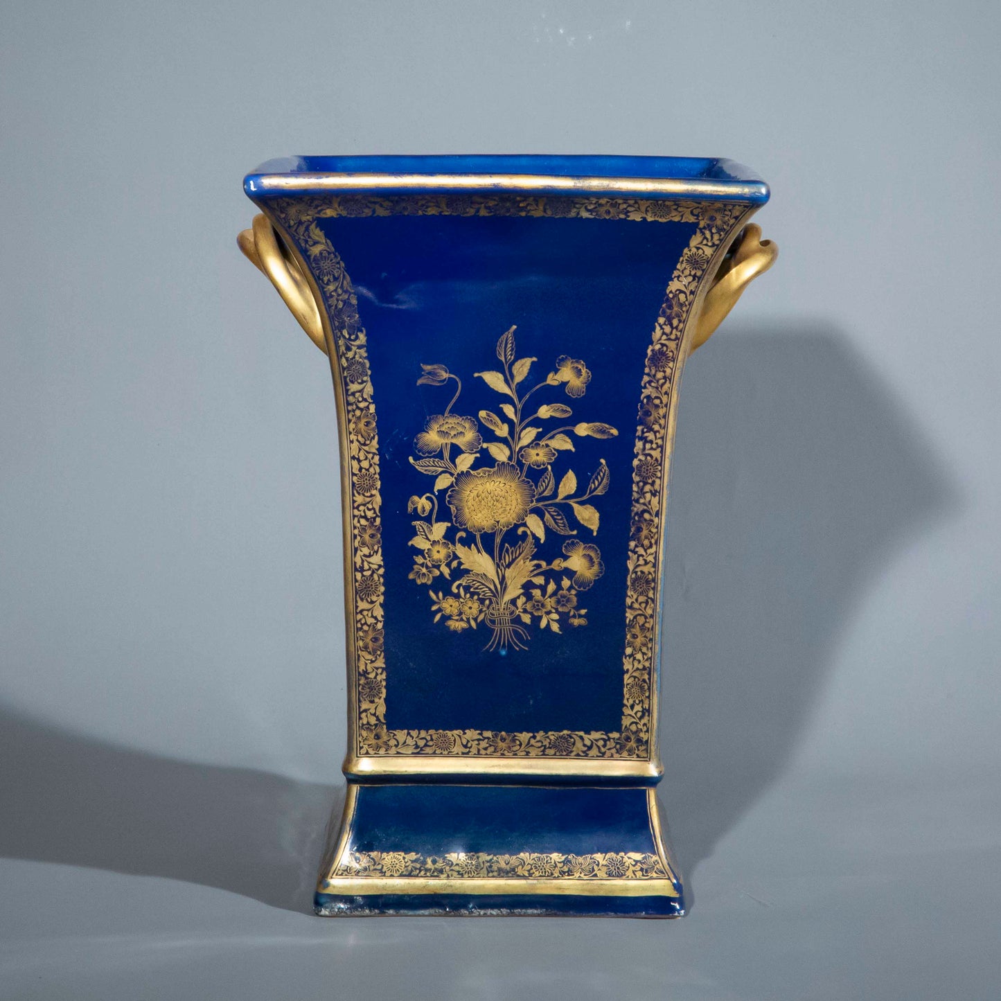 Exceptional 18th Century Qing Dynasty Porcelain Planter