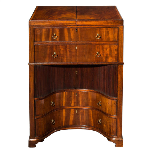Fine George III Mahogany Kneehole Dressing Table, attributed to Gillows
