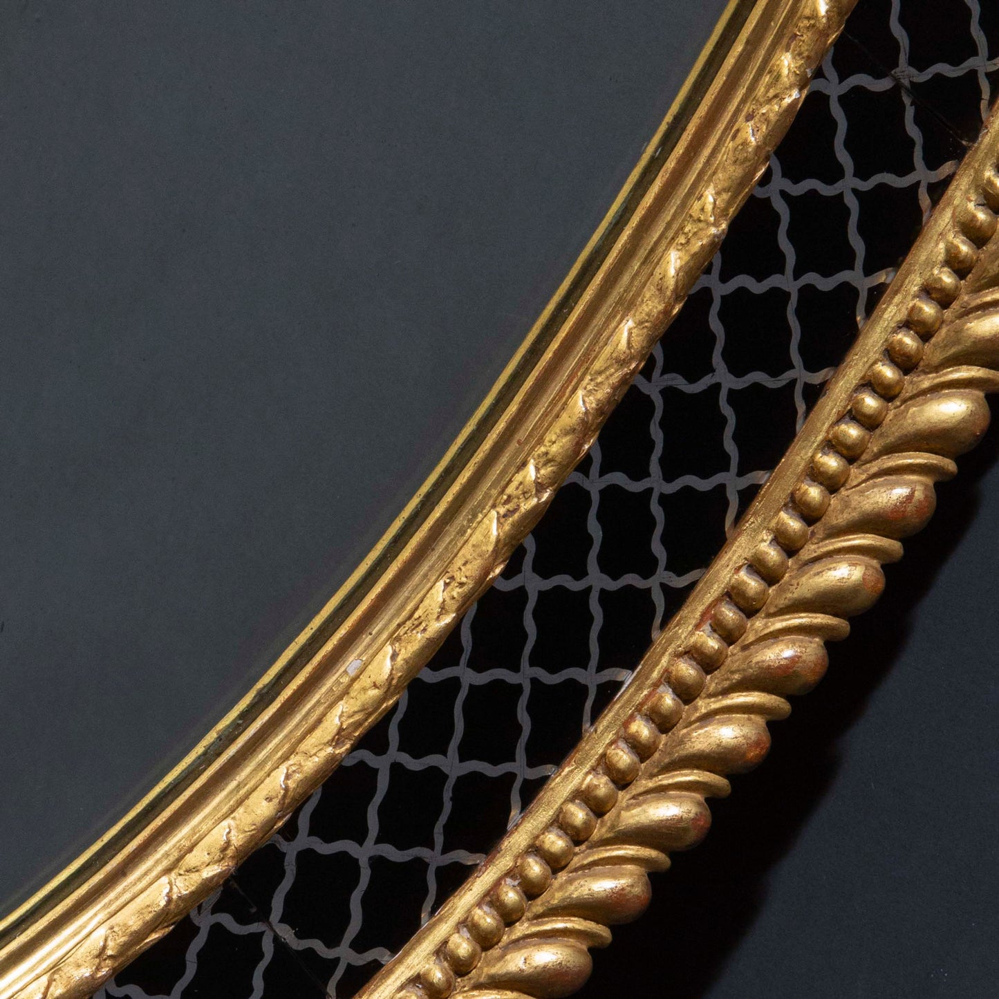 Fine George III Oval Wall Mirror with Églomisé Border