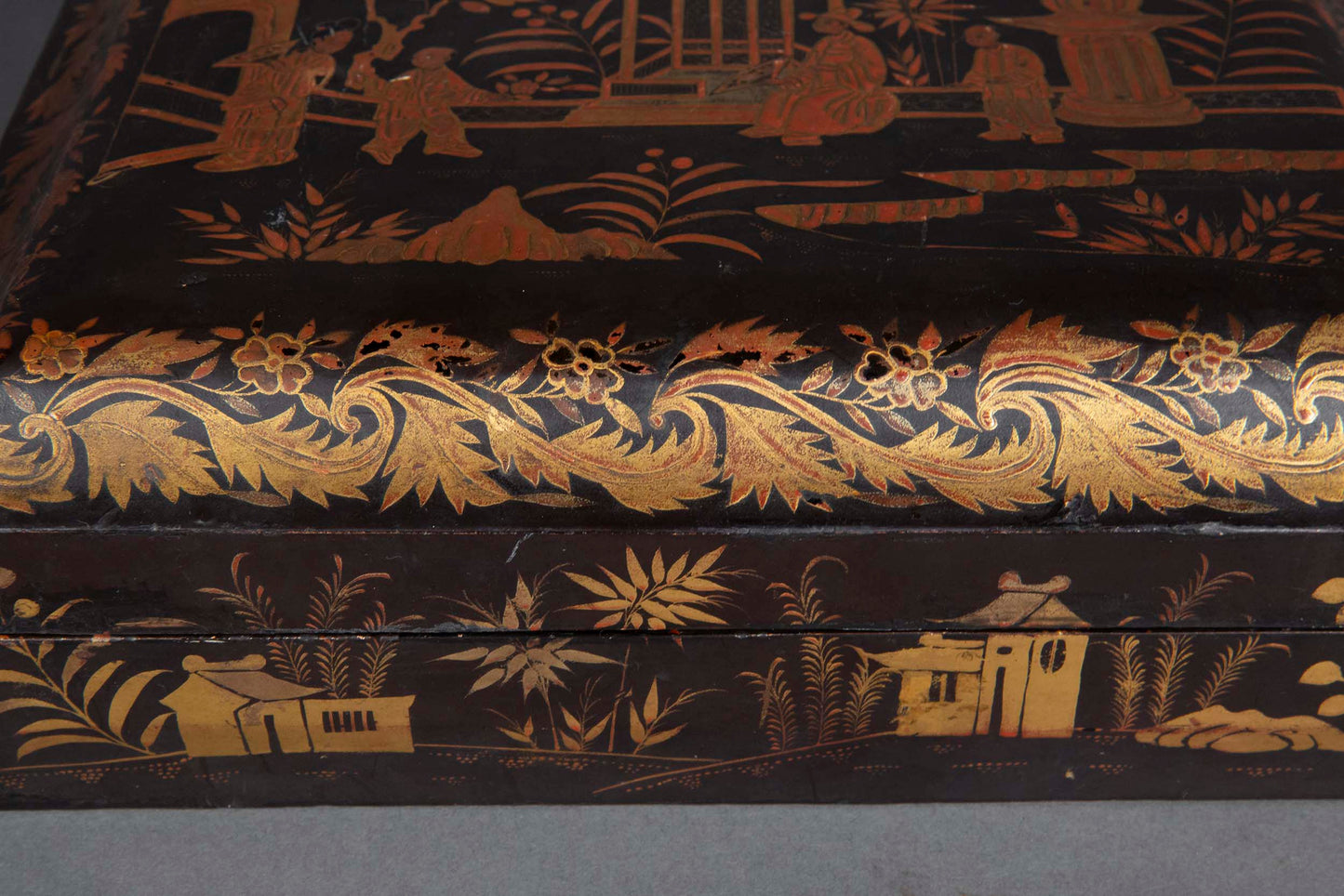 19th Century Chinoiserie Lacquer Box