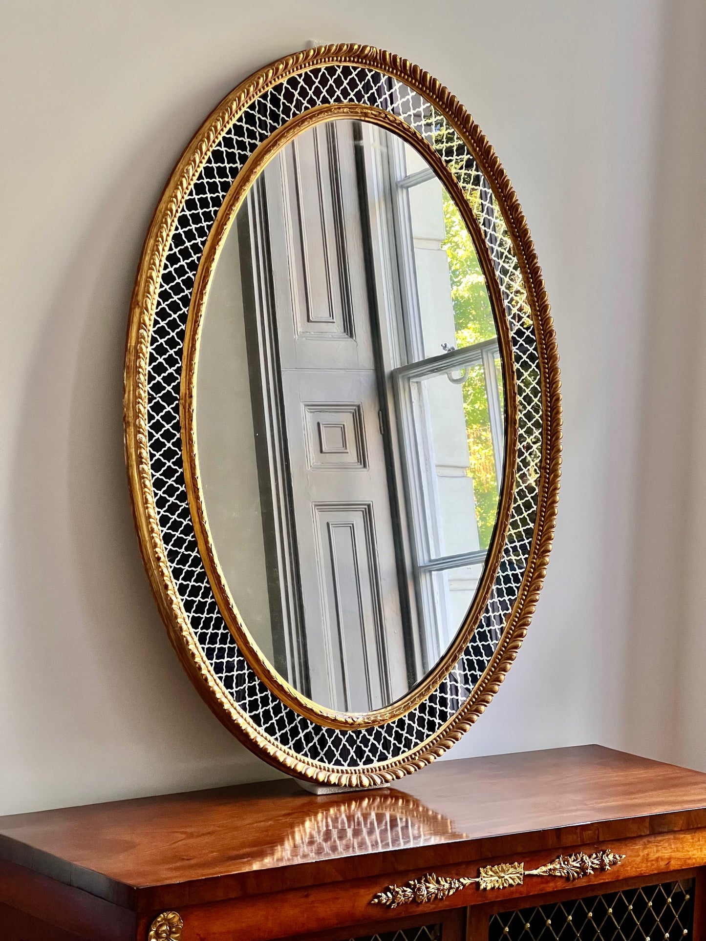 Fine George III Oval Wall Mirror with Églomisé Border