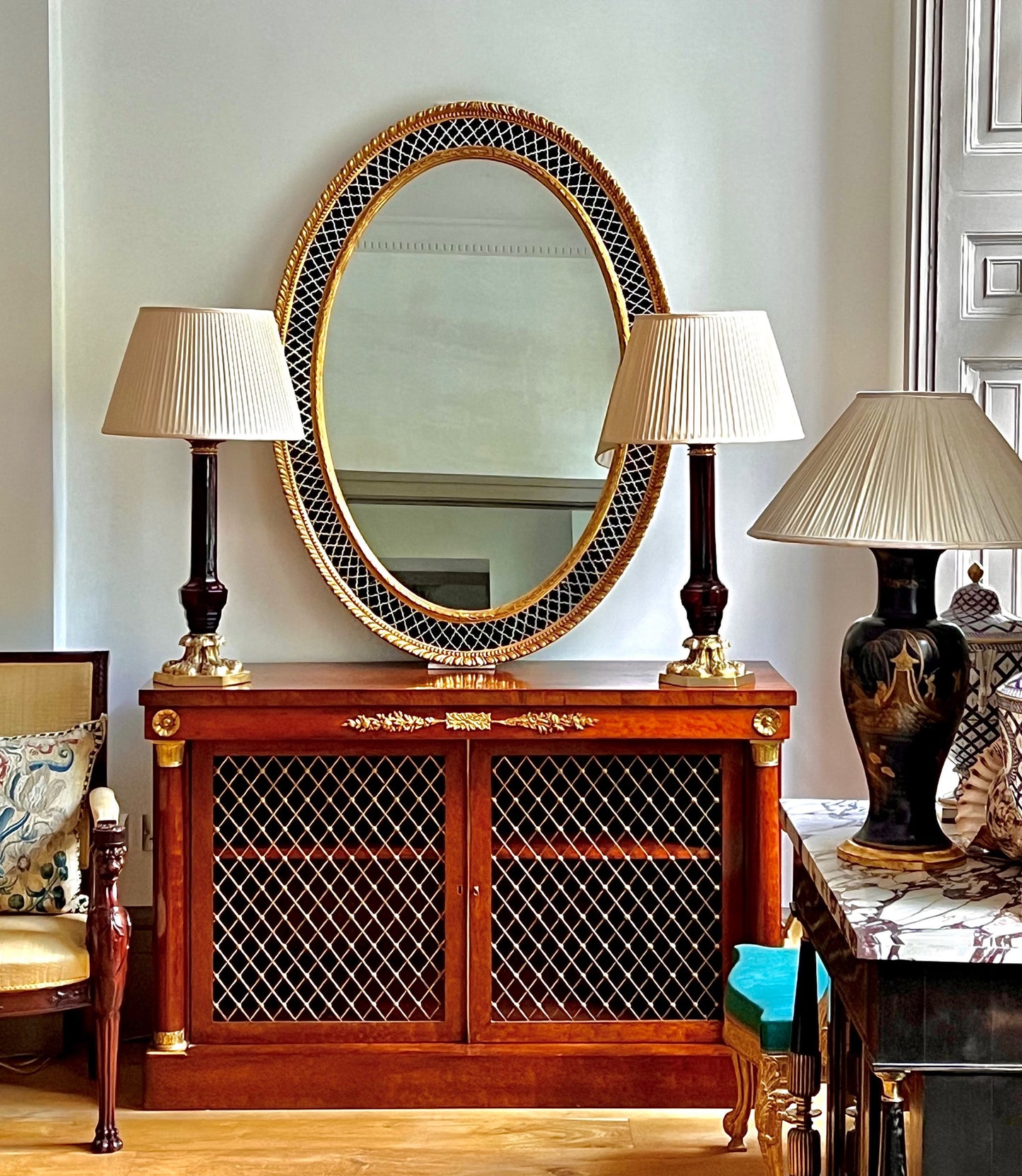 Fine George III Oval Wall Mirror with Églomisé Border