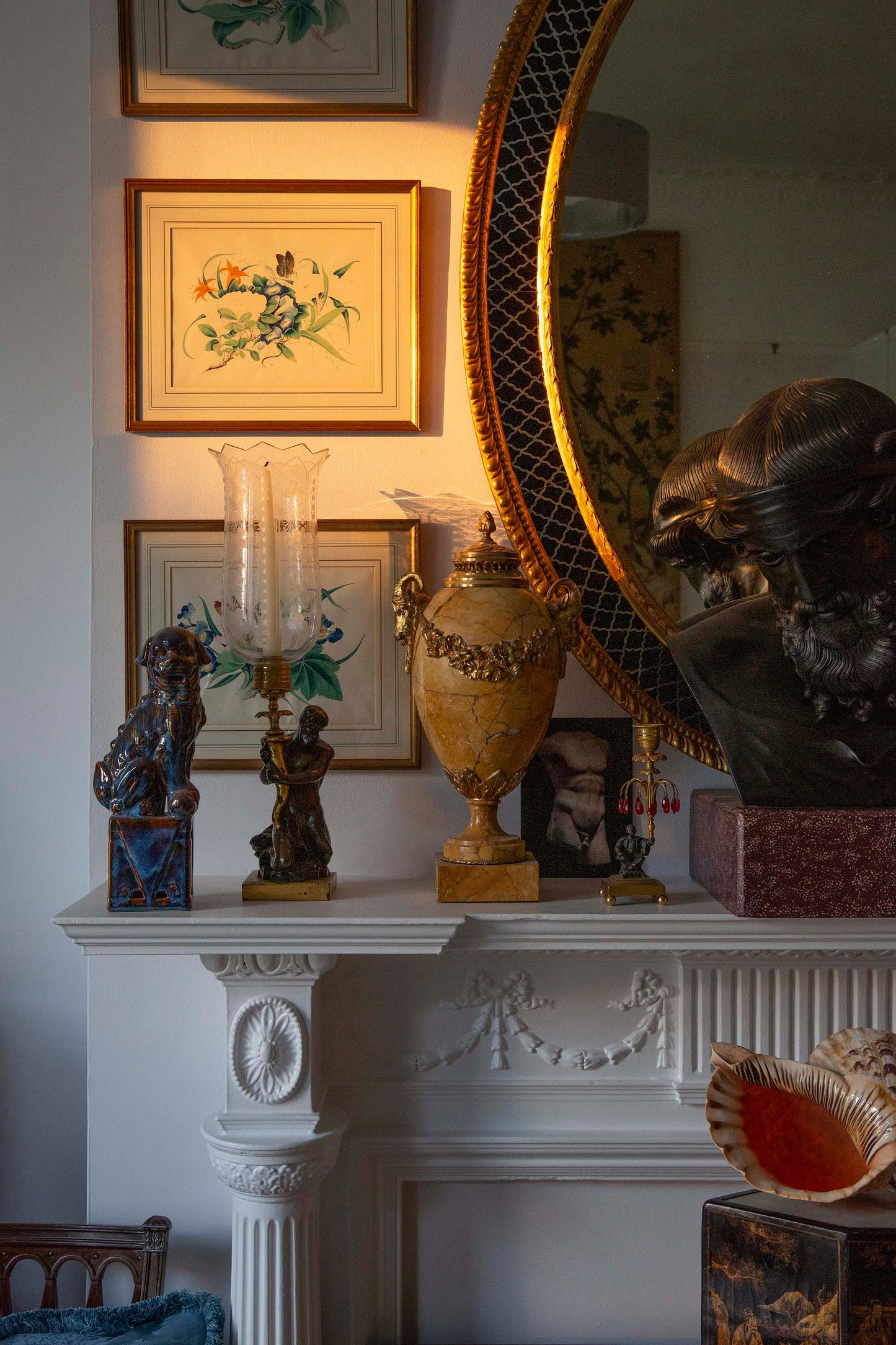Fine George III Oval Wall Mirror with Églomisé Border