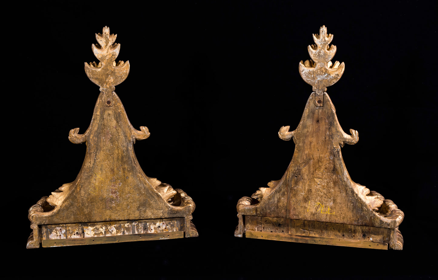 Fine Pair of George III Giltwood Wall Brackets