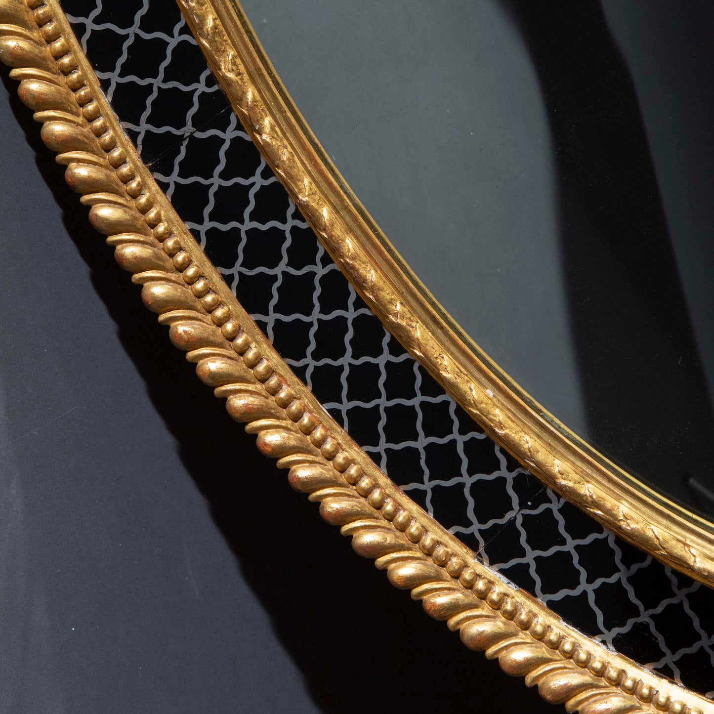 Fine George III Oval Wall Mirror with Églomisé Border