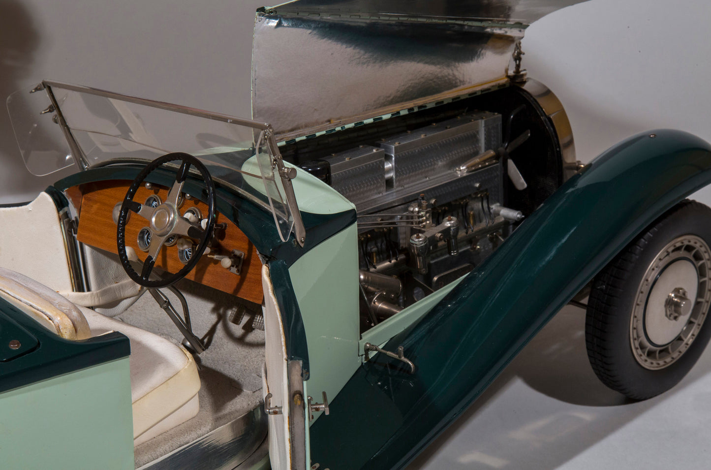 Stunning 1/8 Scale Model 1932 Bugatti Type 41 Royale Esders Roadster