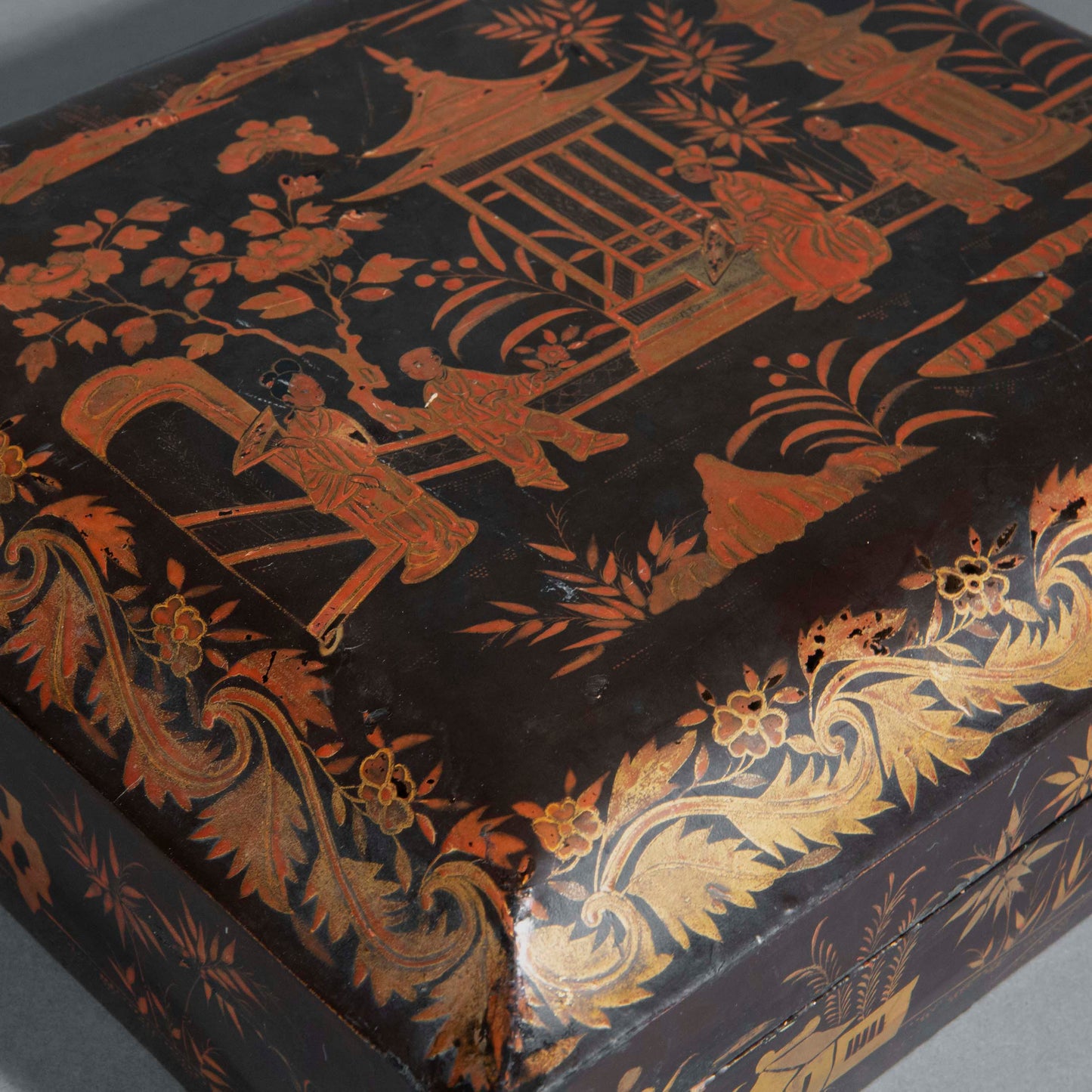 19th Century Chinoiserie Lacquer Box