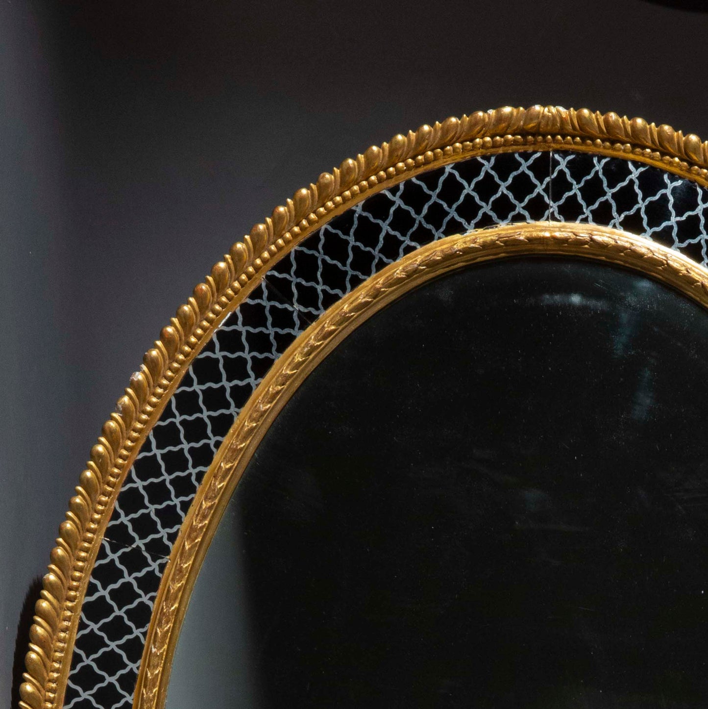 Fine George III Oval Wall Mirror with Églomisé Border