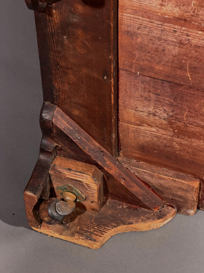 Thomas Chippendale: 18th Century Serpentine Chest of Drawers