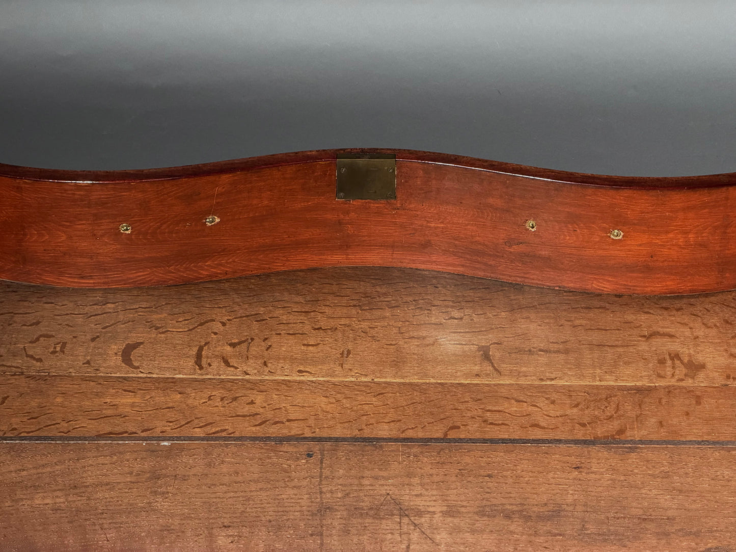 Thomas Chippendale: 18th Century Serpentine Chest of Drawers