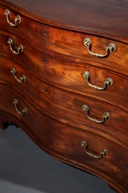 Thomas Chippendale: 18th Century Serpentine Chest of Drawers