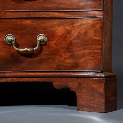 Thomas Chippendale: 18th Century Serpentine Chest of Drawers