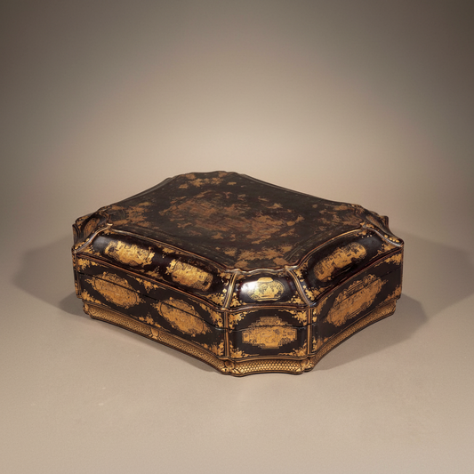 Large Early 19th Century Chinoiserie Black Lacquer Box