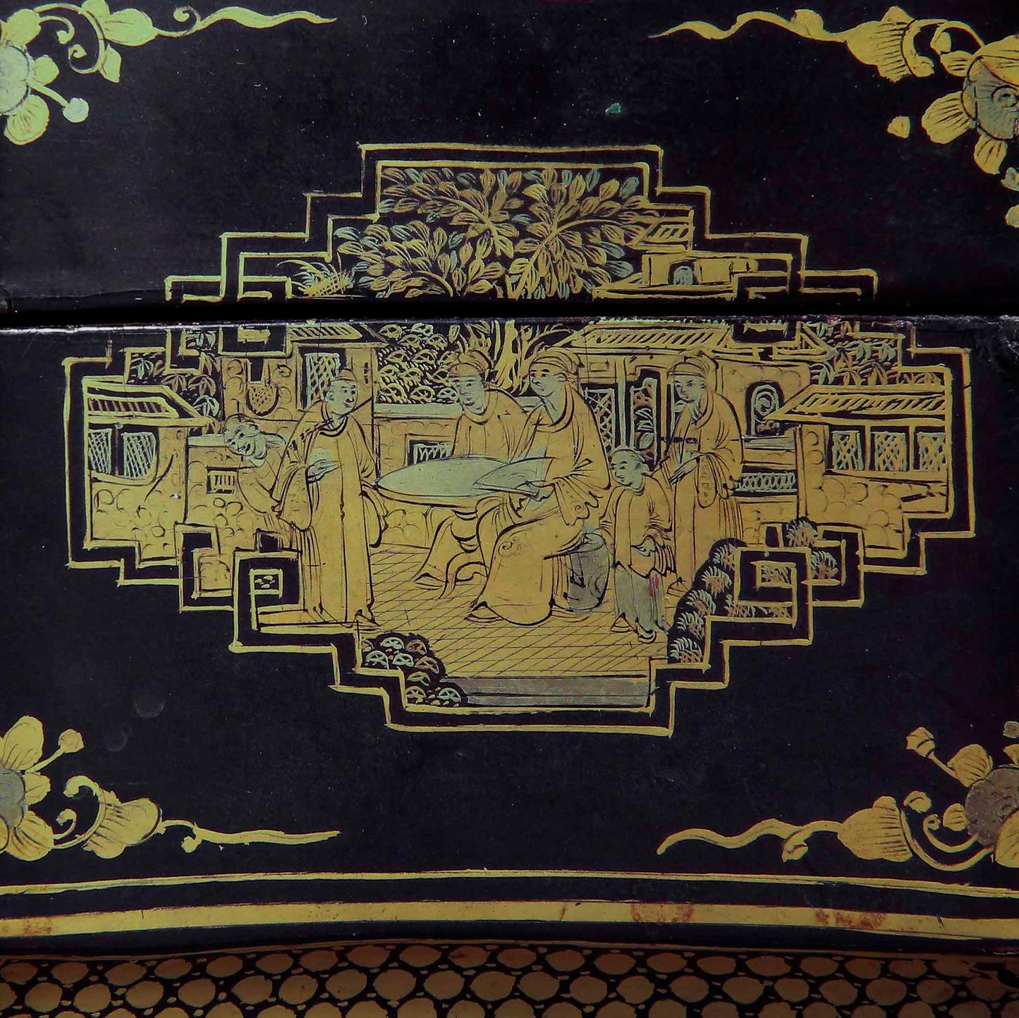 Large Early 19th Century Chinoiserie Black Lacquer Box