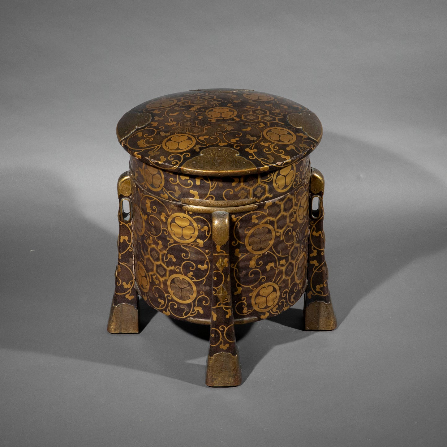 Japanese Urushi Hokkai-Bako with a Tokugawa Family Crest, Edo Period