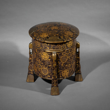 Japanese Urushi Hokkai-Bako with a Tokugawa Family Crest, Edo Period