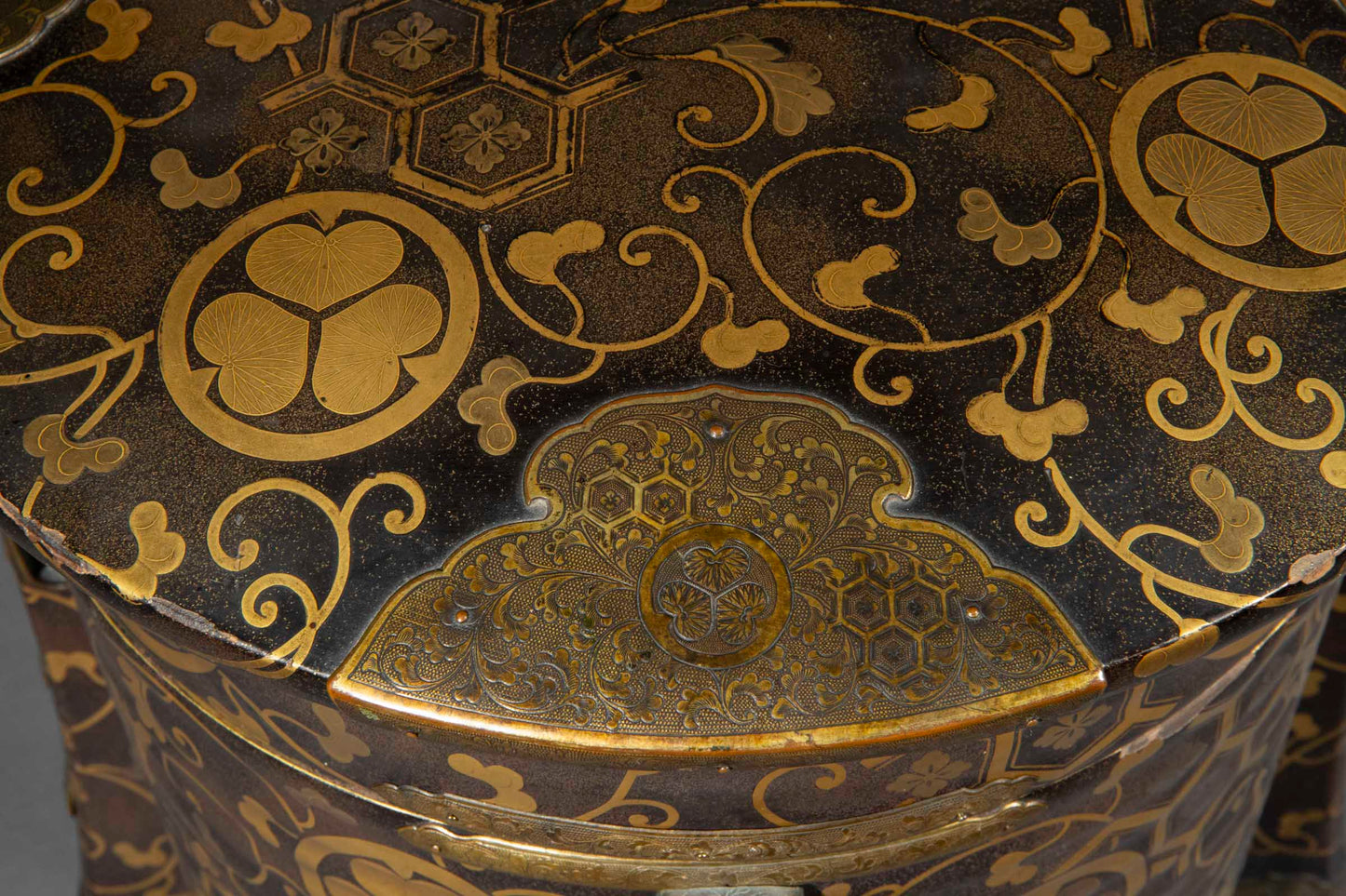 Japanese Urushi Hokkai-Bako with a Tokugawa Family Crest, Edo Period