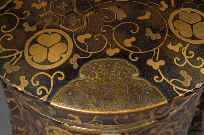Japanese Urushi Hokkai-Bako with a Tokugawa Family Crest, Edo Period