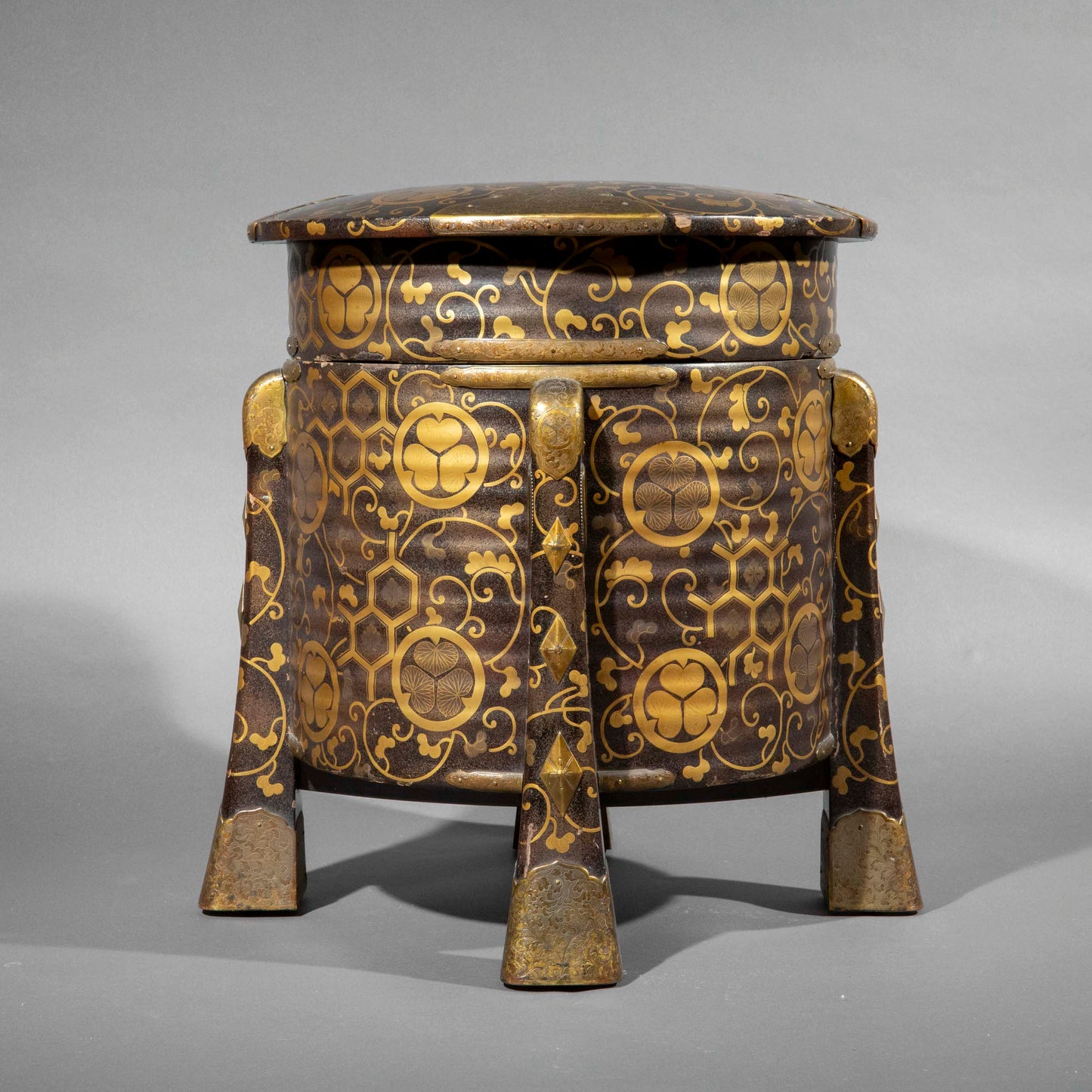 Japanese Urushi Hokkai-Bako with a Tokugawa Family Crest, Edo Period