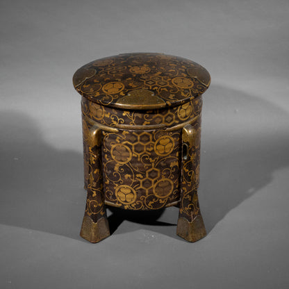 Japanese Urushi Hokkai-Bako with a Tokugawa Family Crest, Edo Period