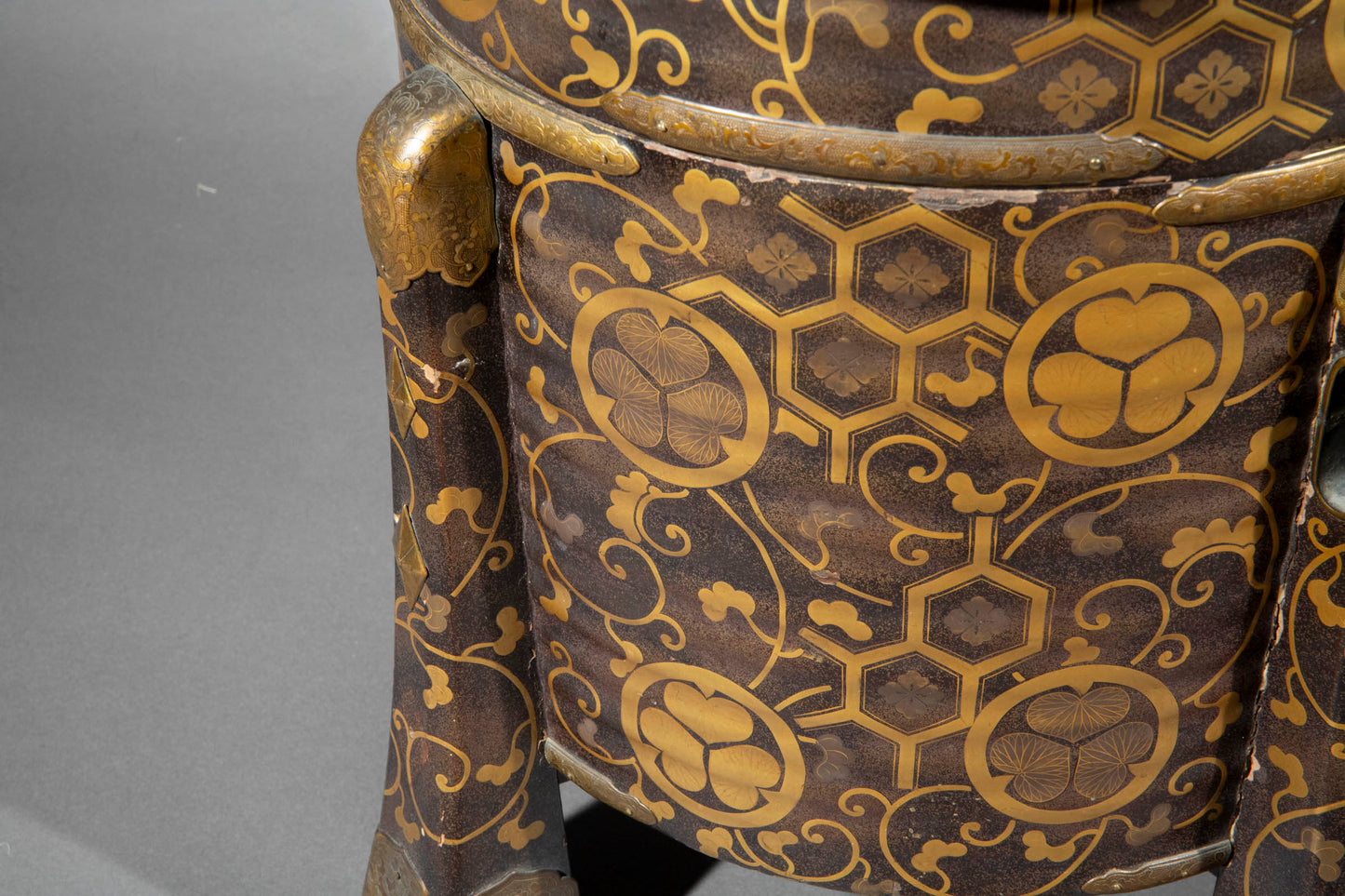 Japanese Urushi Hokkai-Bako with a Tokugawa Family Crest, Edo Period