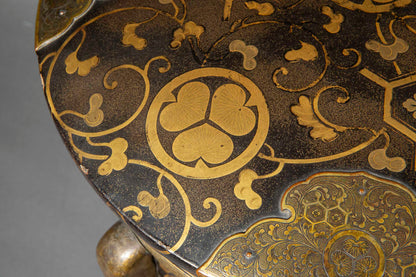 Japanese Urushi Hokkai-Bako with a Tokugawa Family Crest, Edo Period