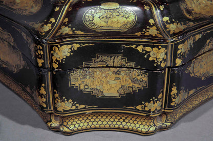 Large Early 19th Century Chinoiserie Black Lacquer Box