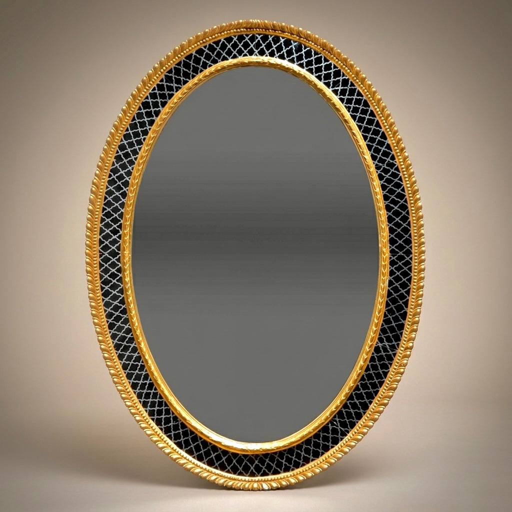 Fine George III Oval Wall Mirror with Églomisé Border
