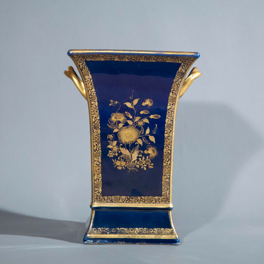 Exceptional 18th Century Qing Dynasty Porcelain Planter